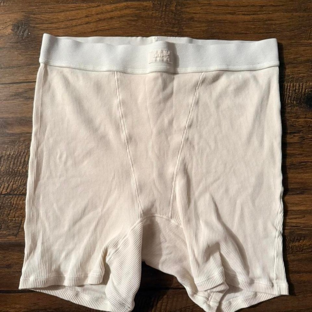 Skims NWOT Boyfriend Boxer‎ Bone Color Size Medium